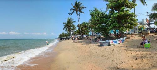 Jomtien Plaza Suite Apartments
