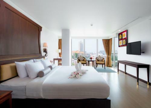 Aiyara Grand Hotel