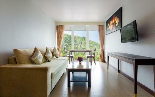 Aiyara Grand Hotel