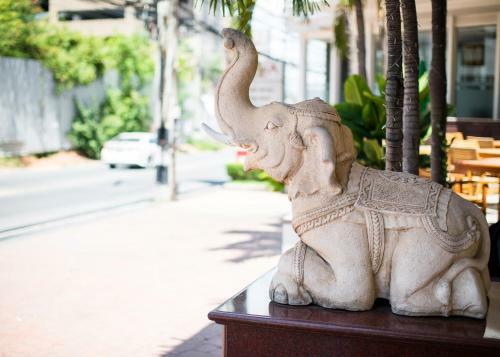 Aiyara Grand Hotel