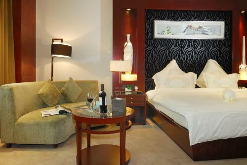 Yizui Crown Hotel