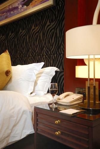 Yizui Crown Hotel