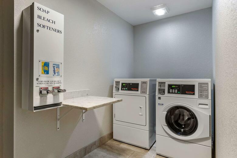 Hotel Comfort Inn & Suites