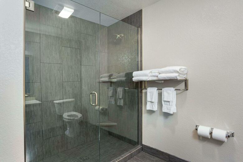 Hotel Comfort Inn & Suites