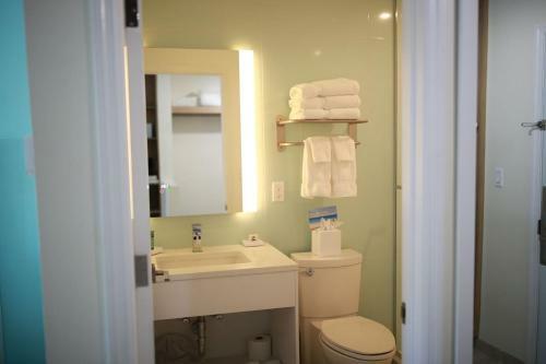 Pelican Bay Hotel