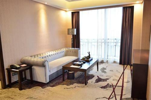 Aimoer Hotel