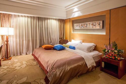 E Mei Shan Central Sunshine Hotel