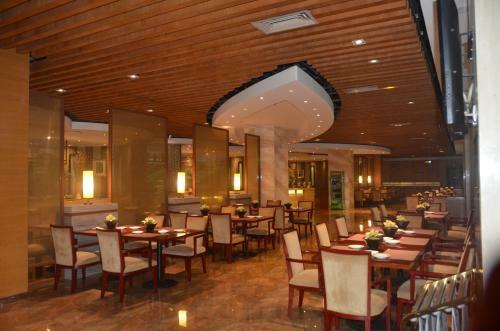 E Mei Shan Central Sunshine Hotel