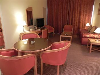 Hotel Golden Tulip Seeb Muscat