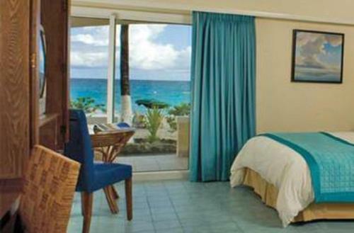 Apartamentos Suites At Divi Little Bay Beach Resort