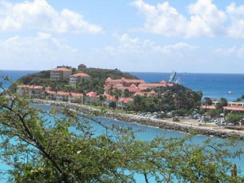 Apartamentos Suites At Divi Little Bay Beach Resort