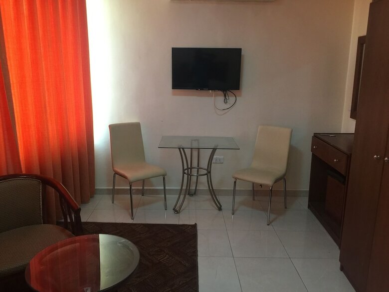Zaina Plaza Hotel