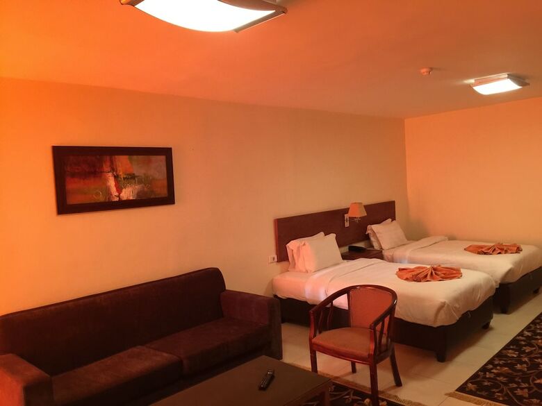 Zaina Plaza Hotel