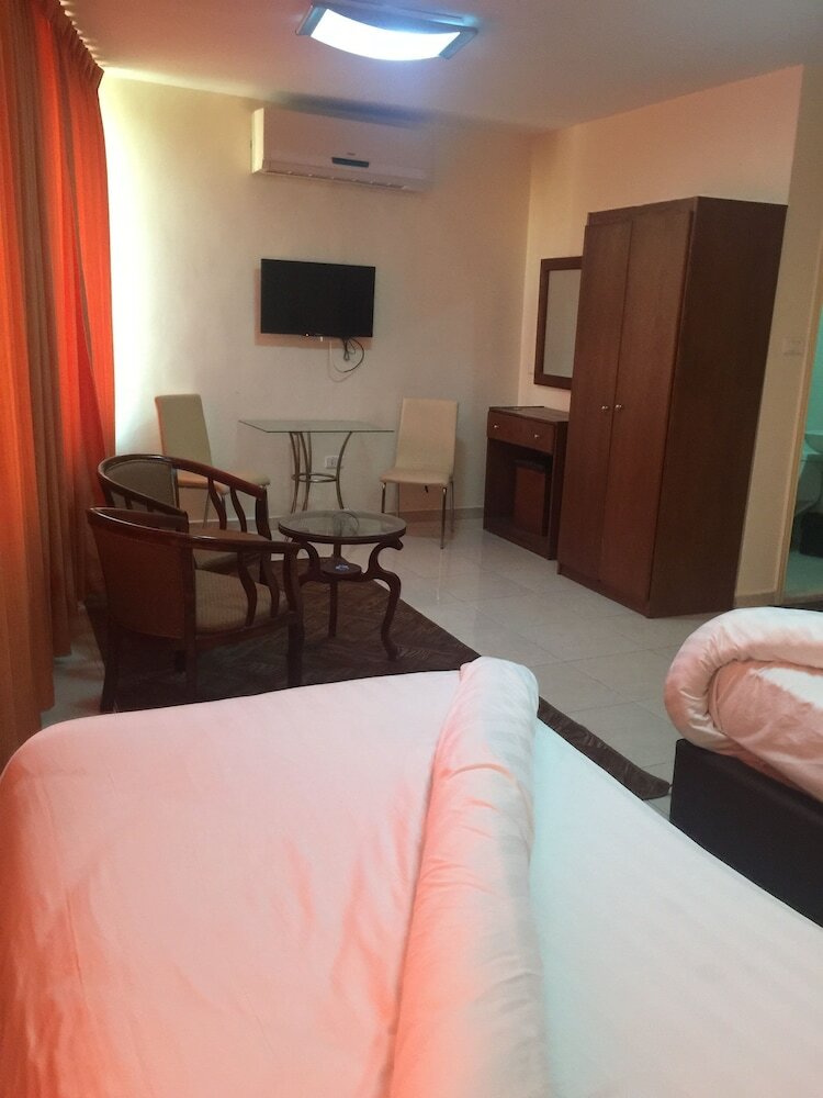 Zaina Plaza Hotel