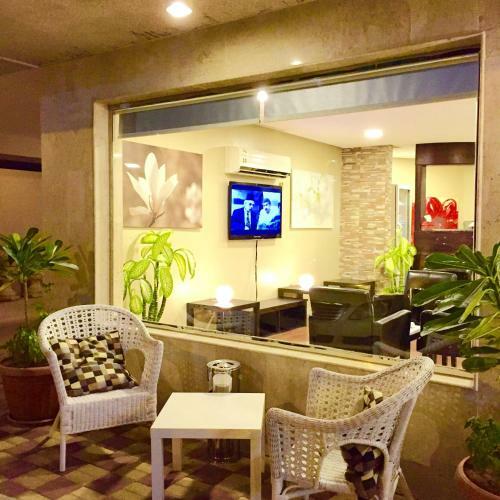 Vitoria Hotel Apartments (families Only)