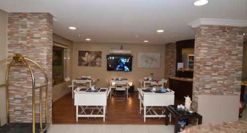 Vitoria Hotel Apartments (families Only)