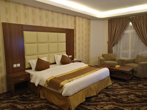 Apartamento Crown Glory Hotel Suites