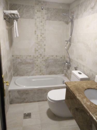 Apartamento Crown Glory Hotel Suites