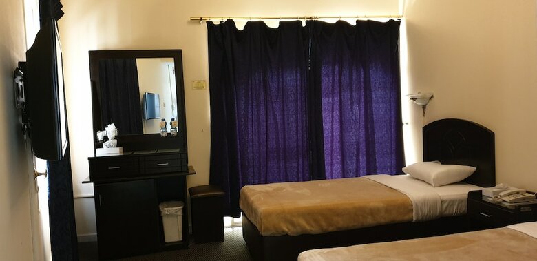 Royal Creek Hotel