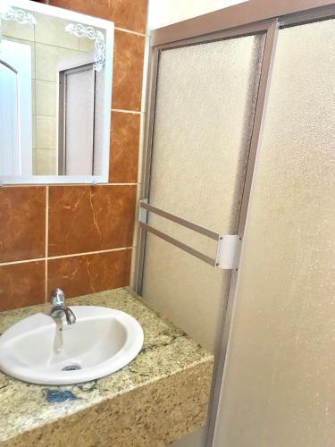 Hostal Villa Garza Inn