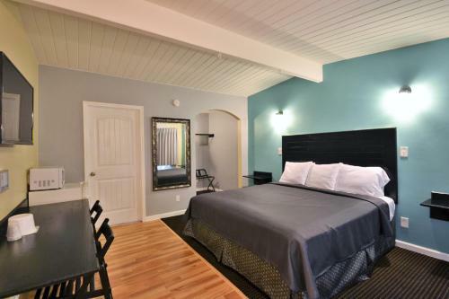 Motel Lodge At 32nd