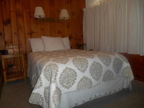 Yardarm Motel