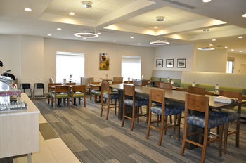 Hotel Holiday Inn Express & Suites Price