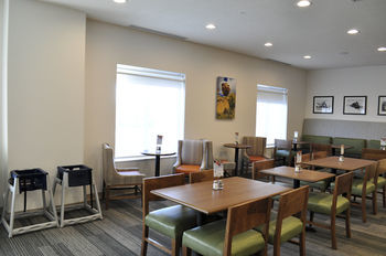 Hotel Holiday Inn Express & Suites Price
