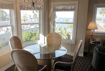 Glenmore Plaza Hotel
