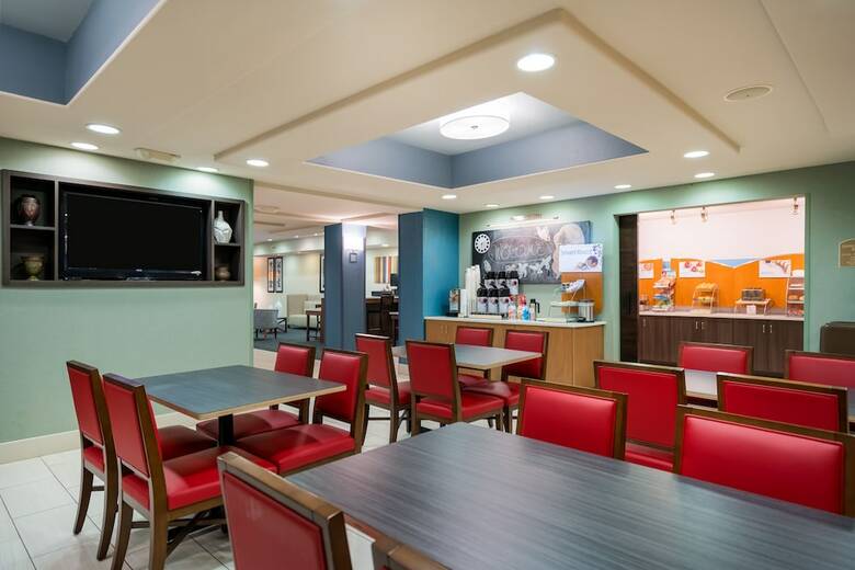 Holiday Inn Express Hotel & Suites Rocky Mount