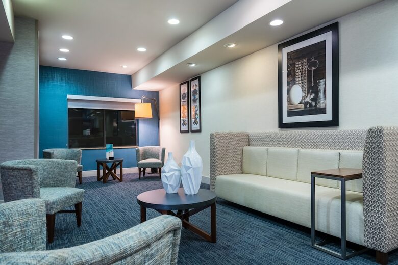 Holiday Inn Express Hotel & Suites Rocky Mount
