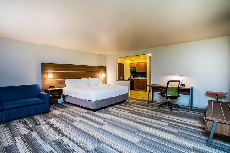 Holiday Inn Express Hotel & Suites Rocky Mount