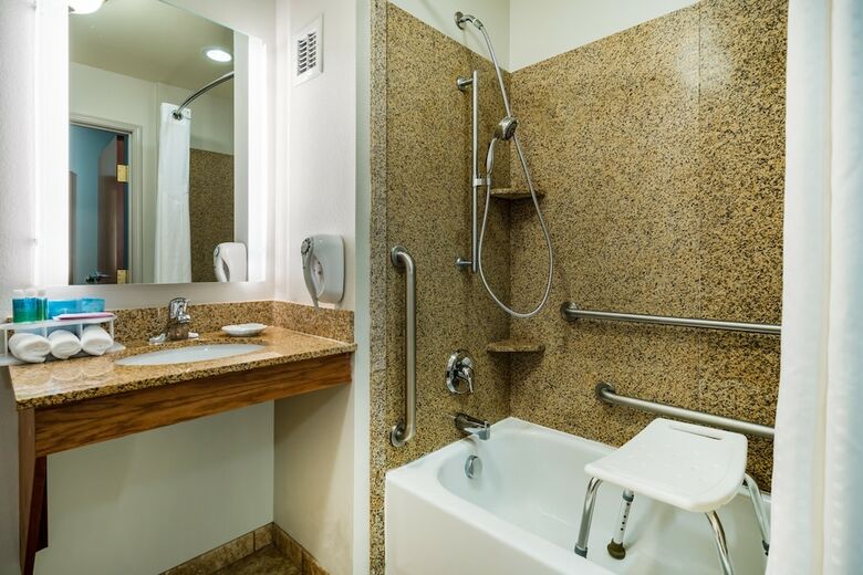 Holiday Inn Express Hotel & Suites Rocky Mount