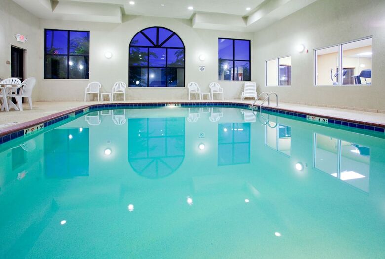Holiday Inn Express Hotel & Suites Rocky Mount