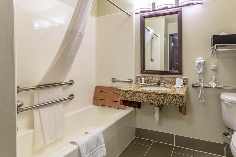 Hotel Comfort Inn And Suites