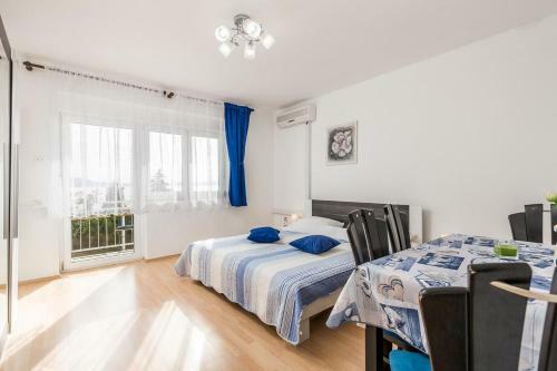 Apartment Klenovica 5575a