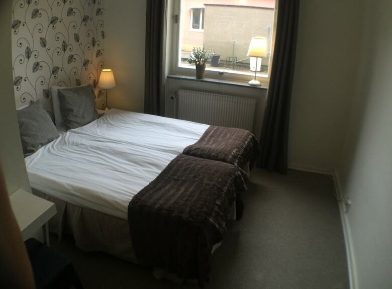 Riverside Hotel & Apartments