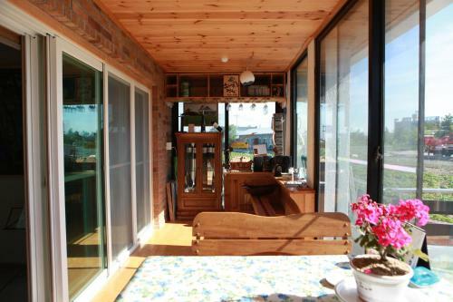 Hostal Pine Garden Guesthouse