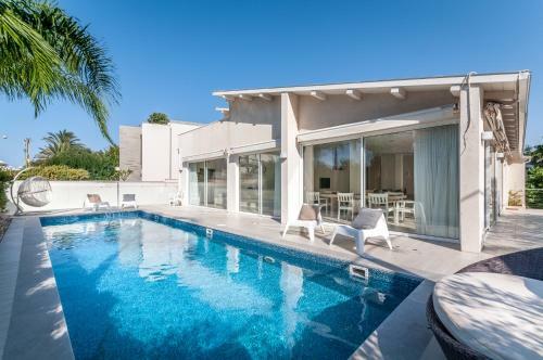 Magical Villa With Pool
