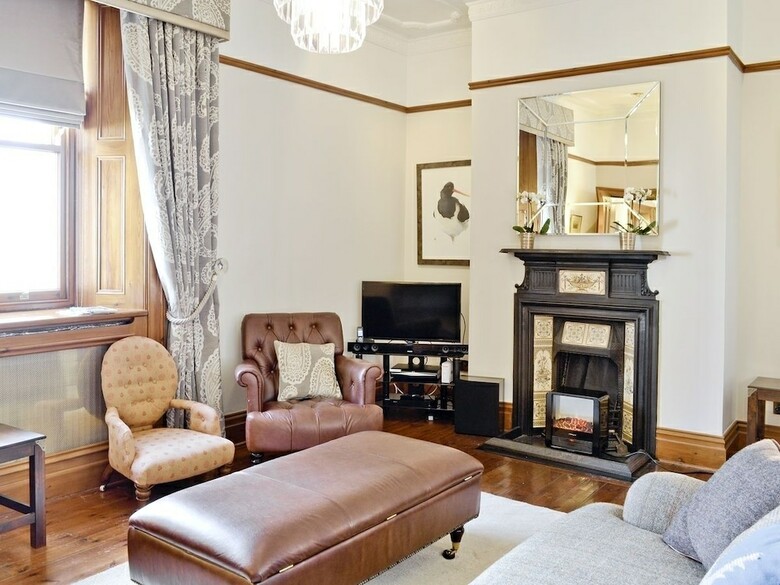 Aberdeen Lighthouse Cottage 1