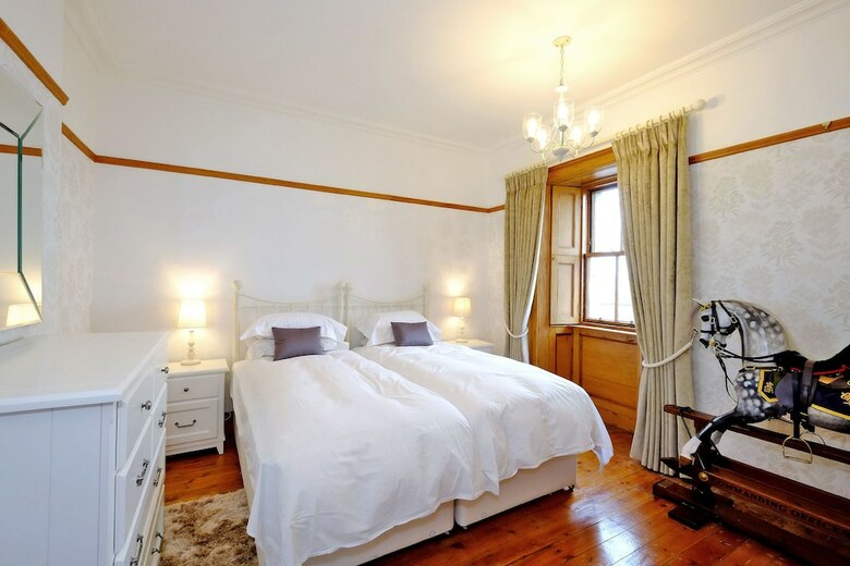 Aberdeen Lighthouse Cottage 1