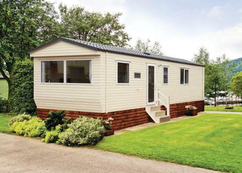 Straker Lodges