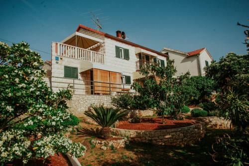 Apartments Doulos