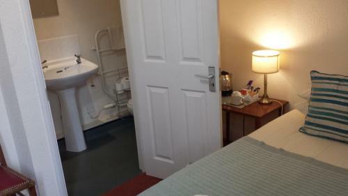 Bed & Breakfast Benslow Music