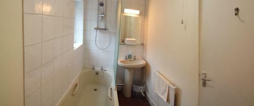 Bed & Breakfast Benslow Music