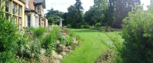 Bed & Breakfast Benslow Music
