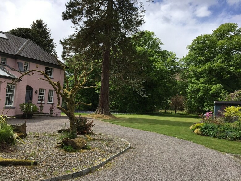 Hostal Melfort House
