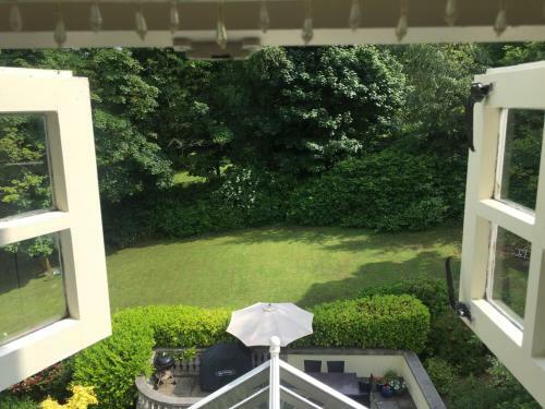 Bed & Breakfast Larchmount House