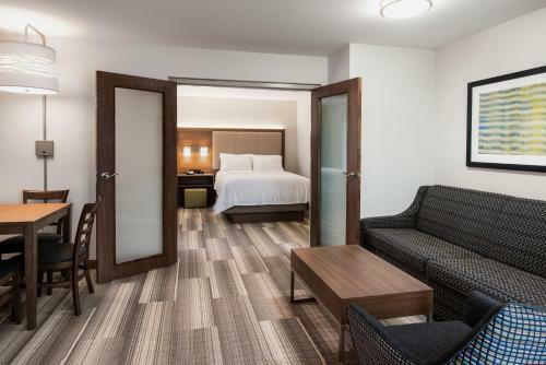 Holiday Inn Express Hotel & Suites Saskatoon