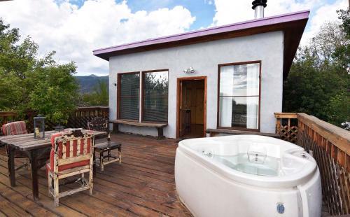Lodge Rustic New Mexican Charm